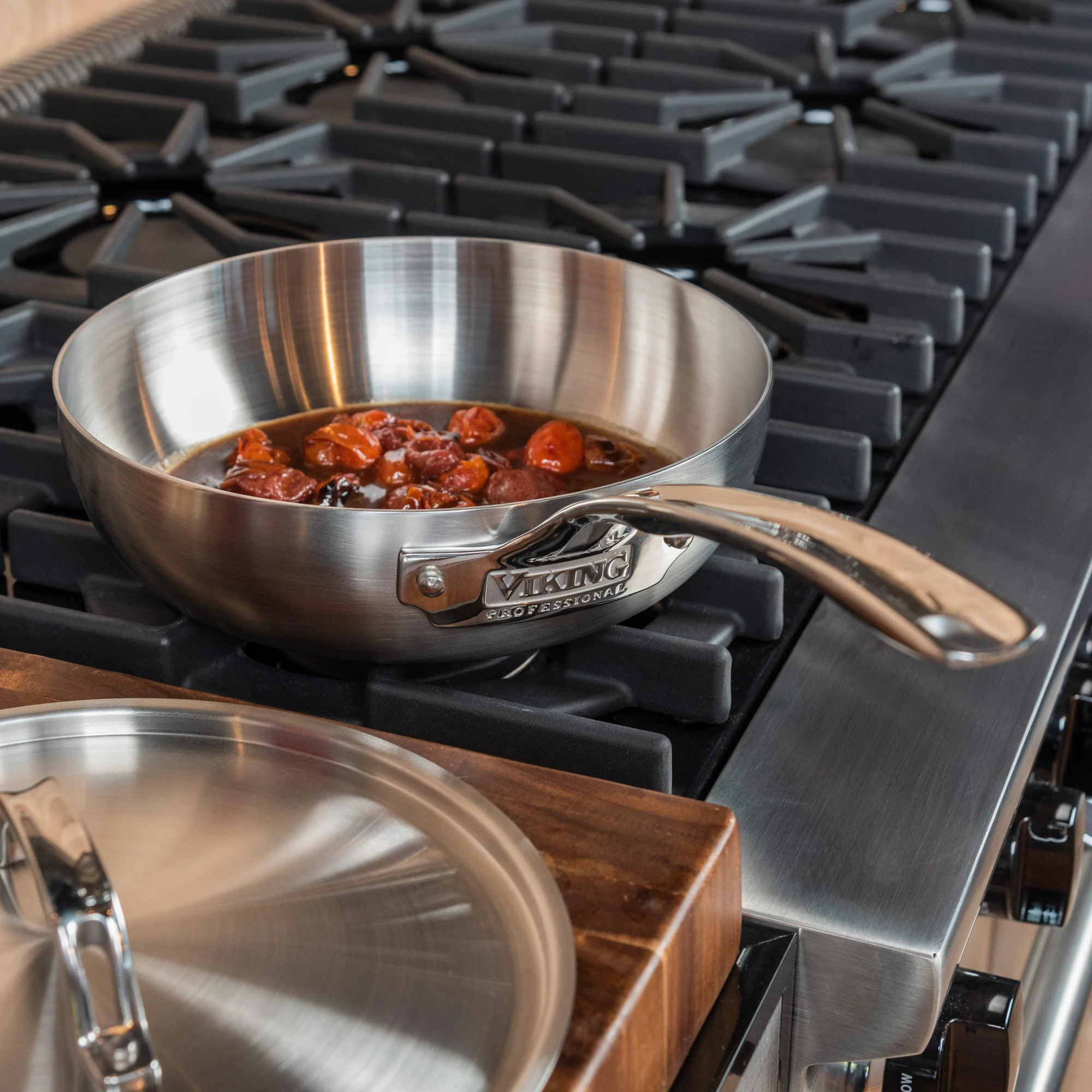 Viking Professional 5-Ply Stainless Steel 12-Inch/5.6-Quart Chef's Pan with Metal Lid - Image 5